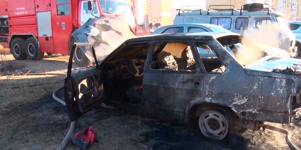 Жаркая месть: машину сожгли в одном из дворов Дзержинска
