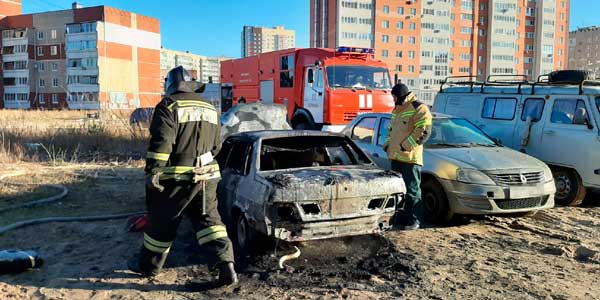 Огненная ревность: против дзержинца возбуждено уголовное дело по факту поджога машины его бывшей девушки