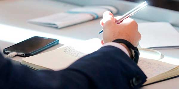 В условиях пандемии: выпускники дзержинских школ напишут итоговое сочинение только в следующем году