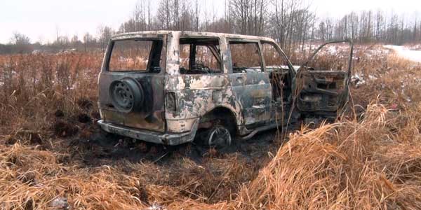 Горящий след: автомобиль вспыхнул во время движения в пригороде Дзержинска