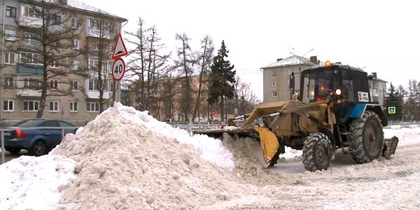 Борьба со снегом: спецтехника вышла на улицы Дзержинска