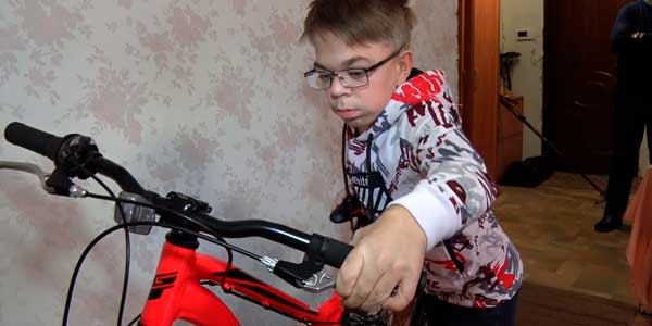 Мечты сбываются: 13-летний дзержинец Илья Прописнов получил новогодний подарок