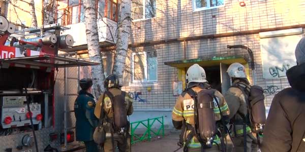 Огнеопасное соседство: квартира неблагополучного хозяина сгорела в дзержинской пятиэтажке