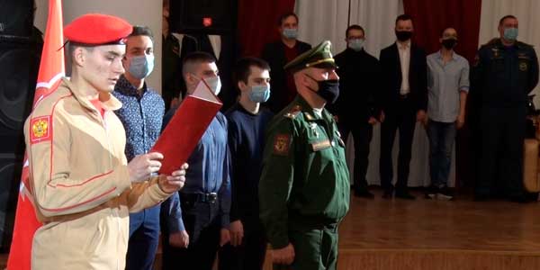 Будущие защитники Отечества: 25 дзержинцев приняли в ряды юнармейцев