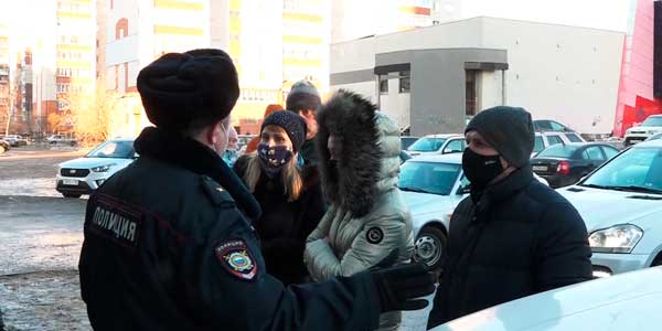 Утро после пожара: жители горевшей многоэтажки в Дзержинске вернулись в свои квартиры