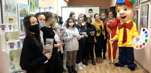 Дворец в деталях: юные художники из Дзержинска и Нижнего Тагила приняли участие в межрегиональном проекте