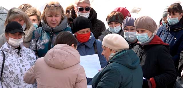 А почтальоны против: работники дзержинского почтамта не первый год отстаивают свои трудовые права