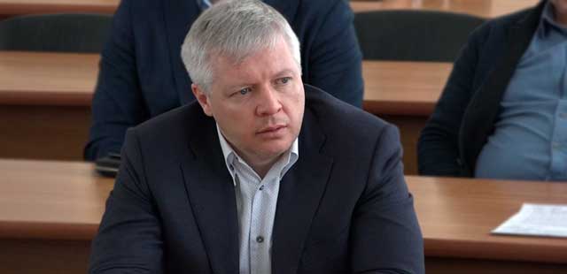 Большие деньги: по подозрению в обмане дзержинских дольщиков задержан депутат Заксобрания Владислав Сивый