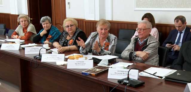 За круглым столом: встреча с ветеранами прошла в администрации Дзержинска