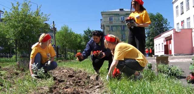 Пять дней в неделю: школьные трудовые бригады начали свою работу в Дзержинске