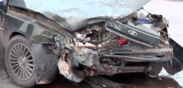 Ударный поворот: сразу три автомобиля угодили в аварию  на проспекте Ленинского Комсомола в Дзержинске