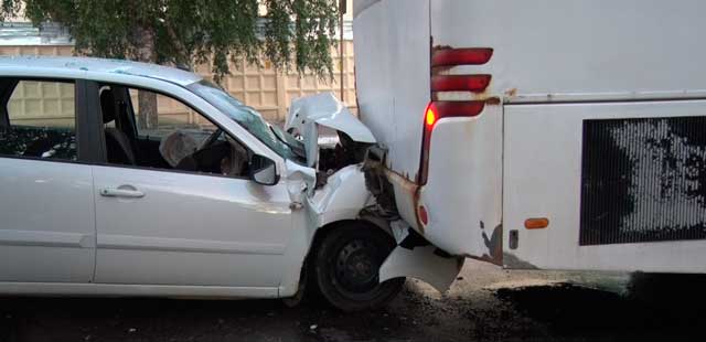 Неравные габариты: авария с участием автомобиля и автобуса произошла в Дзержинске