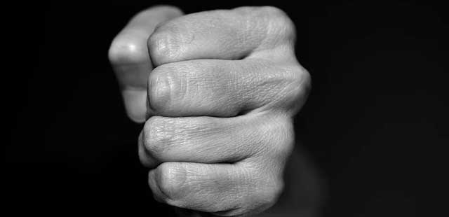С особой жестокостью: вступившегося за женщину подростка избили в Дзержинске