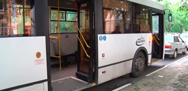 Шаткое положение: женщина получила травму в дзержинском автобусе