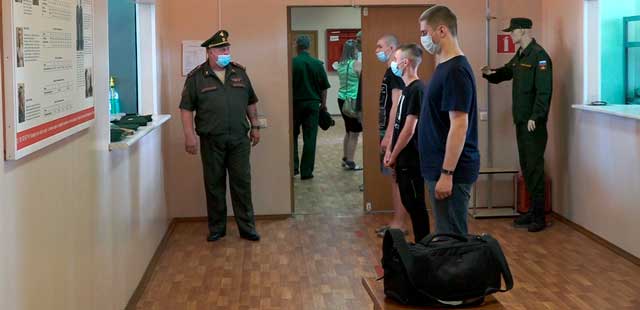 Вы теперь солдаты: новобранцы из Дзержинска прошли военную комиссию