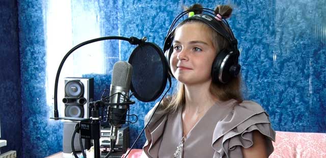 Музыкальный подарок: школьница из Дзержинска сочинила песню к 800-летию Нижнего Новгорода