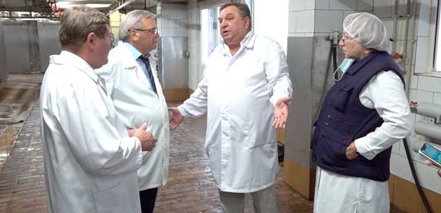 Предприятие с историей: председатель Заксобрания Евгений Люлин посетил Дзержинский мясокомбинат