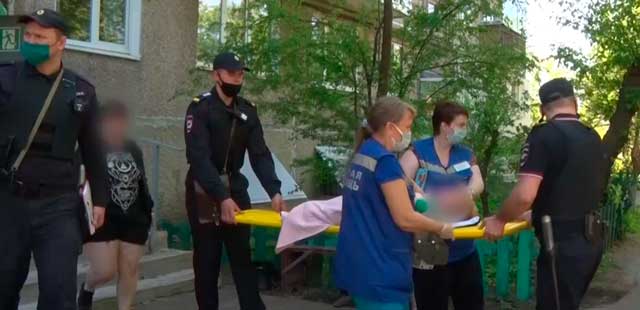 Ненадежная опора: трехлетняя девочка выпала из окна общежития в Дзержинске