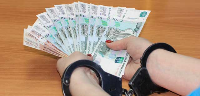 Административная стала уголовной: предпринимательница из Дзержинска попыталась подкупить полицейского