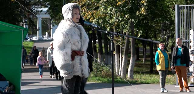 Встречаем осень стихами: площадка «Послушайте!» в седьмой раз объединила в Дзержинске любителей поэзии