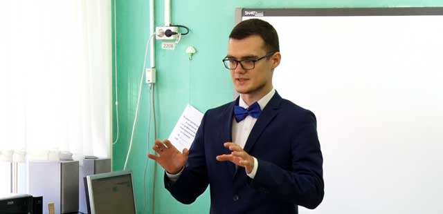 Учитель, наставник и друг: мужчины педагоги отмечают свой профессиональный праздник