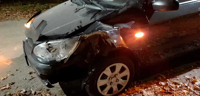 За рулем навеселе: женщина устроила аварию с припаркованным автомобилем в Дзержинске