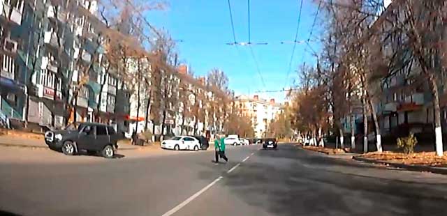 Обратная связь: нерадивые дзержинские пешеходы нарушают правила дорожного движения