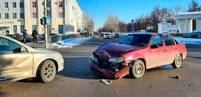Чреватая невнимательность: два человека пострадали в аварии в Дзержинске
