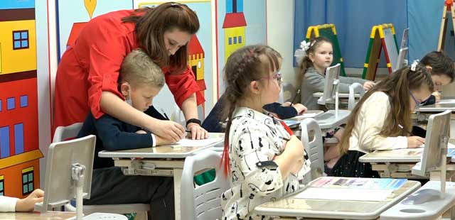 Радужная кисточка: торжественное открытие первой в Дзержинске инклюзивной изостудии состоялось в ДКХ