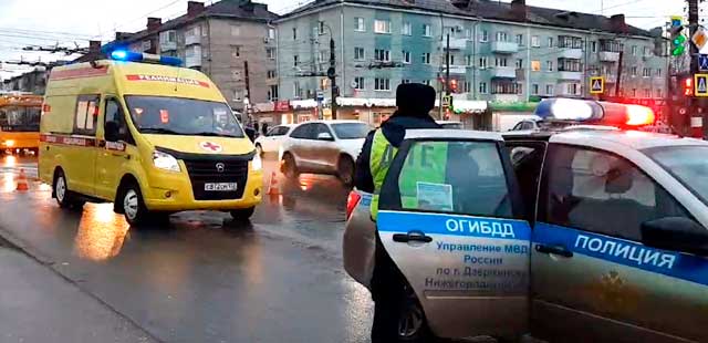 Под колесами: сразу два наезда на пешеходов произошли в Дзержинске этим утром