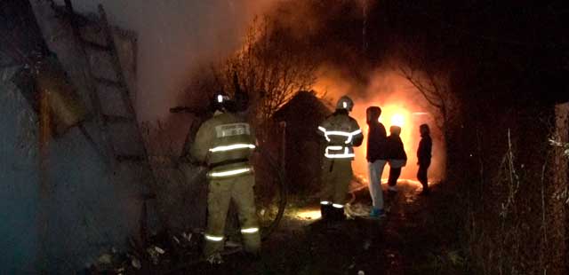 Взрывоопасный пожар: дачный дом сгорел в поселке Колодкино под Дзержинском