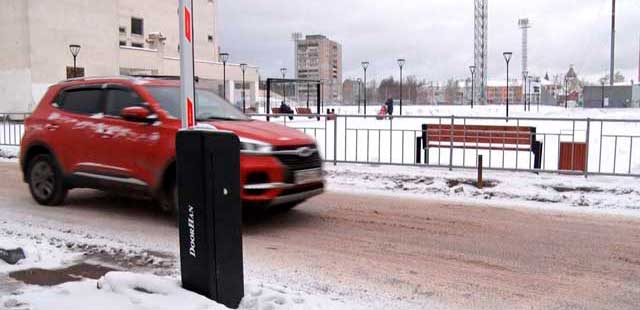 Безопасности ради: на участке дороги у комплекса «Спутник» в Дзержинске установили шлагбаумы