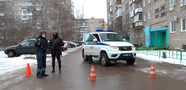 Каски, оружие и бронежилеты: учения переполошили жителей одного из домов в Дзержинске
