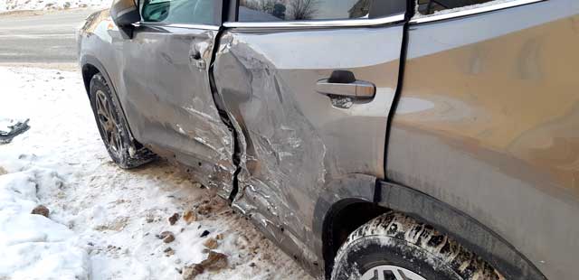 Встреча под памятником: два автомобиля столкнулись на площади Маяковского в Дзержинске