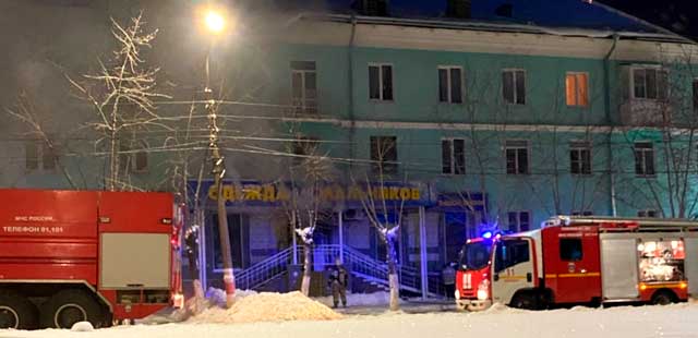 Утро, дым и эвакуация: пожар в магазине детской одежды всполошил жильцов трехэтажного дома в Дзержинске