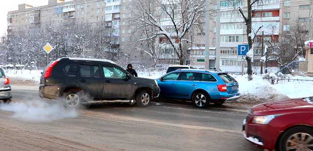 Больше концентрации и терпения: дзержинские водители-торопыги продолжают попадать в аварии