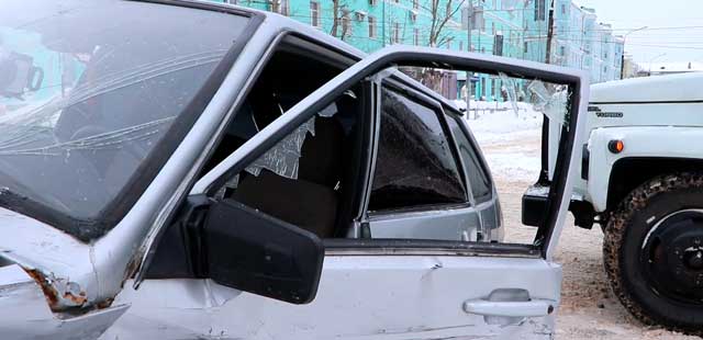 Аварийная ситуация: на одном из перекрестков Дзержинска столкнулись грузовой автомобиль и легковушка