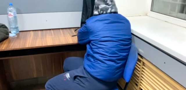 Самовольный «художник»: нижегородца задержали за расписывание стен автобусной остановки