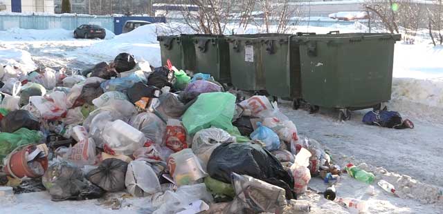 Городской мусор: жители Дзержинска жалуются на переполненные контейнерные площадки во дворах