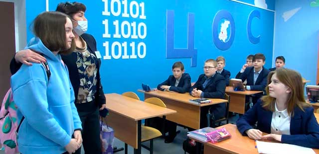 Новые друзья и знания: дети вынужденных переселенцев из Донбасса пошли в школы.