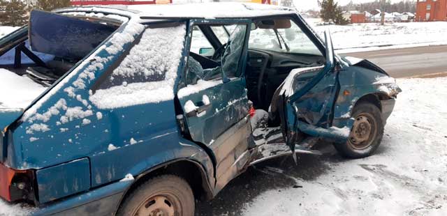 Езда по наледи: авария с пострадавшими произошла на одном из проспектов Дзержинска