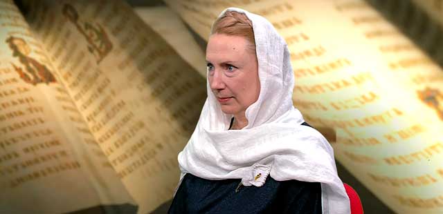 Женщина в Церкви