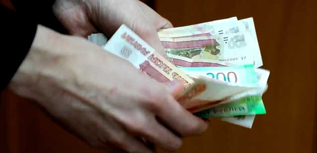 Забирают последнее: очередной жертвой мошенничества стал пенсионер из Дзержинска