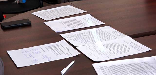 За дело взялись депутаты: аннулируются документы с подделанными подписями дзержинцев