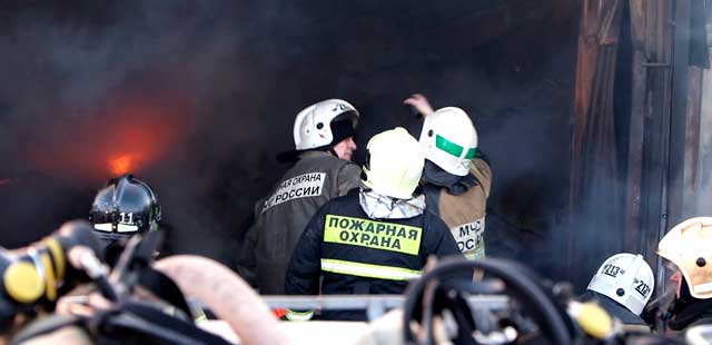 Горящая «горючка»: серьезный пожар произошёл на одном из предприятий в дзержинской промзоне