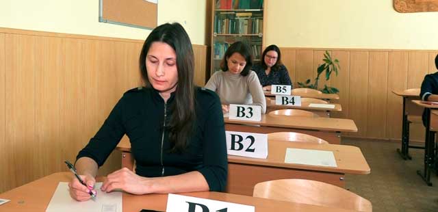 Опять за партой: ЕГЭ попробовали сдать родители дзержинских выпускников