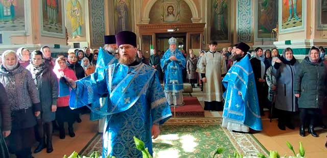 В храме Дзержинска: полная версия молебна за восстановление мира на земле Украинской