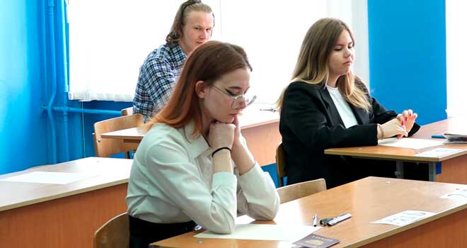 Первый пошел: 229 выпускников сдают ЕГЭ в дзержинских школах