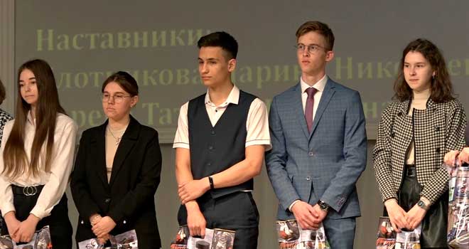 Олимп 2022: победителей школьных олимпиад и конкурсов наградили в дзержинском Дворце детского творчества