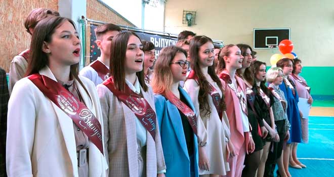 Счастливого пути: выпускников дзержинской школы проводили во взрослую жизнь